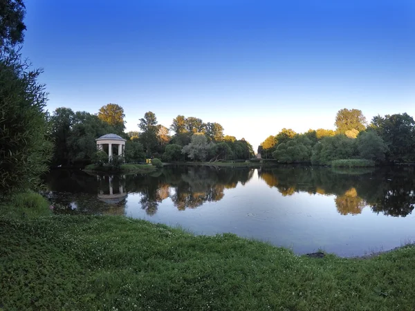 Porto in parco, San Pietroburgo, Russia — Foto Stock