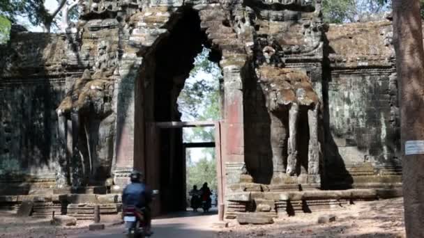 Severní brána Angkor Thom, Siem Reap, Kambodža — Stock video