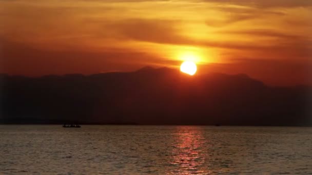 Litoral em um pôr-do-sol. Indonésia. Bali. — Vídeo de Stock