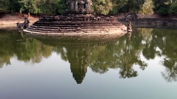 Neak Pean- complexe de monuments de l'architecture religieuse près de Siem Reap, Cambodge — Video