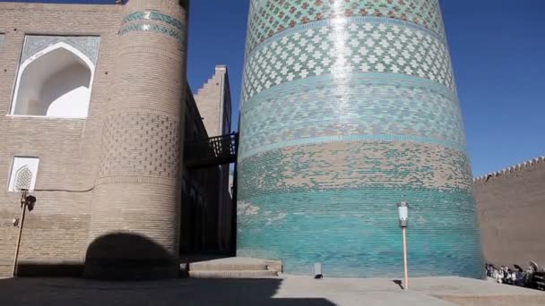 Oavslutade Kalta mindre Minaret. Khiva, Uzbekistan — Stockvideo