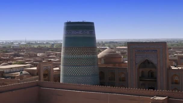 Befejezetlen Kovács Gabi kisebb Minaret. Khiva, Üzbegisztán — Stock videók