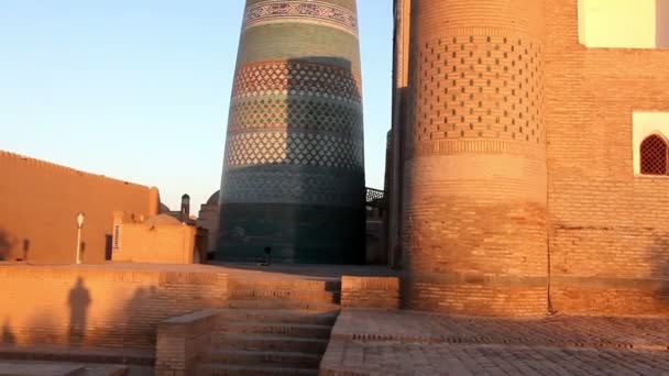 未完成的 Kalta 小尖塔。希瓦，乌兹别克斯坦 — 图库视频影像