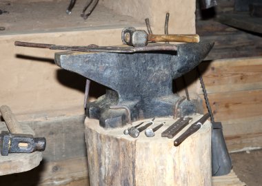 güneşli bir günde Smithy iç