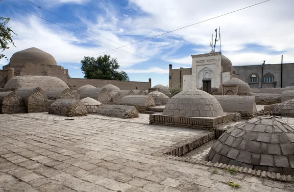 오래 된 도시에서의 고 대 묘지 칸국입니다. 우즈베키스탄. — 스톡 사진