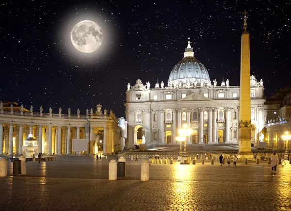 Italy. Rome. Vatican. Saint Peter's Square at night — Stock Photo, Image