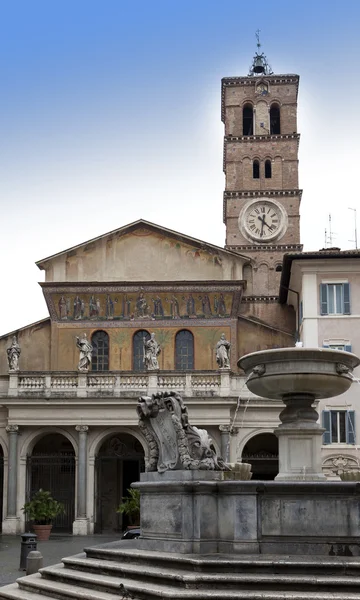 Rom, Brunnen auf der Piazza Santa Maria in Trastevere — Stockfoto