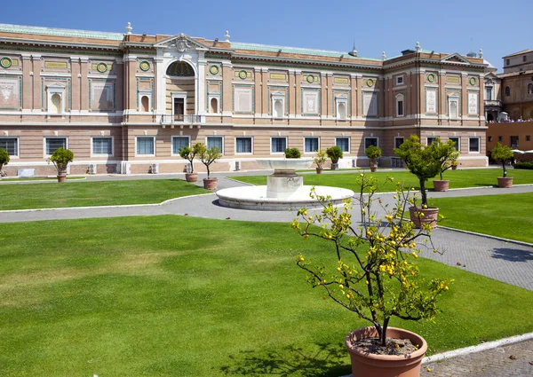 Blick auf das vatikanische museum in rom, italien — Stockfoto