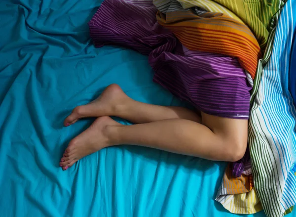 Alvó nő lába — Stock Fotó