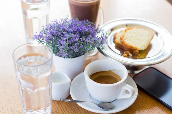 Café-Tisch-Einstellungen — Stockfoto