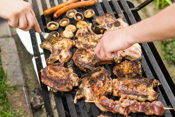 Barbecue à viande grillé — Photo