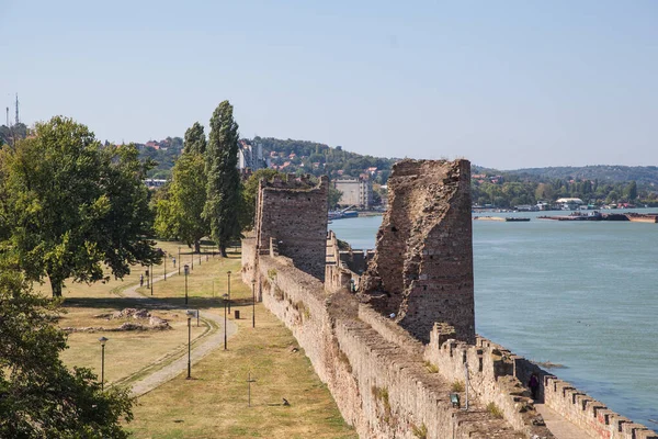Smederevo要塞 中世纪设防的城市位于多瑙河的右岸 Smederevo 塞尔维亚 旅游目的地 — 图库照片