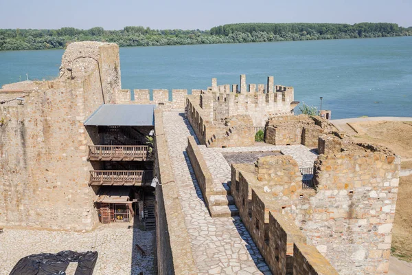 Smederevo要塞 中世纪设防的城市位于多瑙河的右岸 Smederevo 塞尔维亚 旅游目的地 — 图库照片