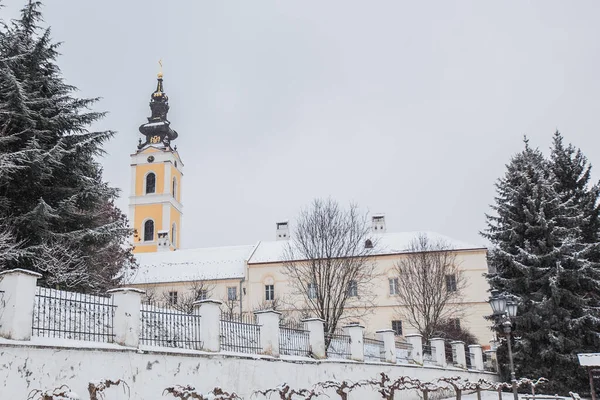 Χειμερινό Τοπίο Χιονισμένη Μέρα Ορθόδοξη Μονή Γκρέτεγκ Βρίσκεται Στο Χωριό — Φωτογραφία Αρχείου