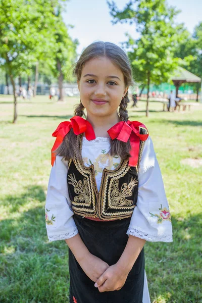 Serbian Folklore Smiling Cute Little Girl Traditional Serbian Clothing Outdoor — Stok fotoğraf