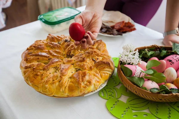 Pain Fête Traditionnel Fait Main Service Sur Table Pâques Orthodoxe — Photo
