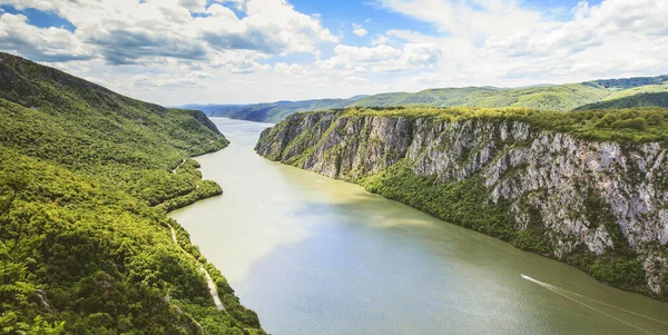 Tuna Nehri Nin Sırbistan Sırbistan Romanya Sınırındaki Muhteşem Geçitinin Panoramik — Stok fotoğraf