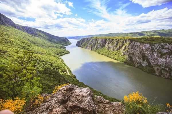 Tuna Nehri Nin Sırbistan Sırbistan Romanya Sınırındaki Muhteşem Geçitinin Panoramik — Stok fotoğraf