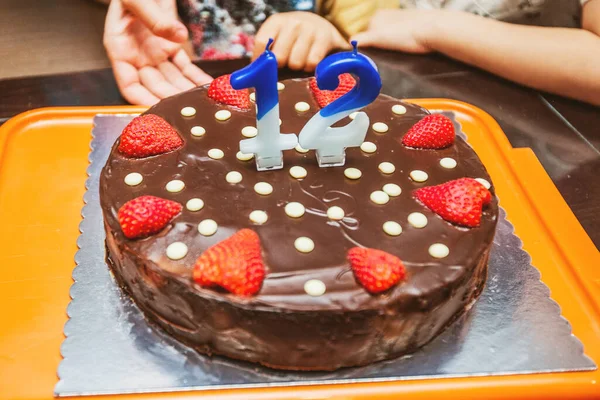 Födelsedagstårta Med Jordgubbe Firande Tolv Läcker Dessert — Stockfoto