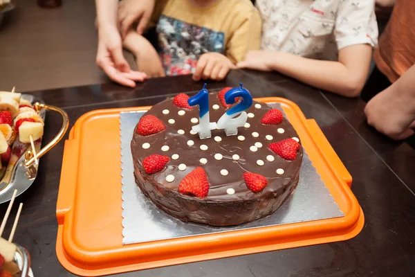 День Рождения Шоколадный Торт Клубникой Празднование Двенадцати Дней Рождения Вкусный — стоковое фото