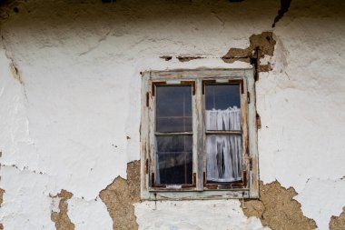Eski terk edilmiş kır evi, çiftlik, kırsal, köy evi..