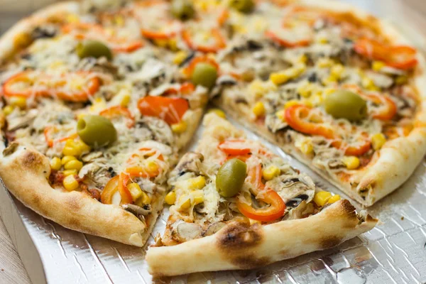 Fresh Vegetarian Pizza — Stock Photo, Image
