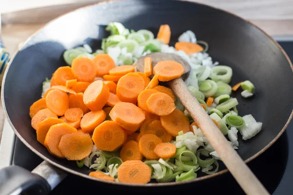 Sliced Vegetables Carrots and Leeks — Stock Photo, Image