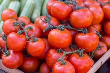 Taze kırmızı olgun domatesler.