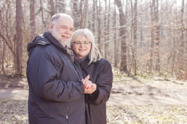 Mutlu yaşlı üst düzey Romantik Çift 