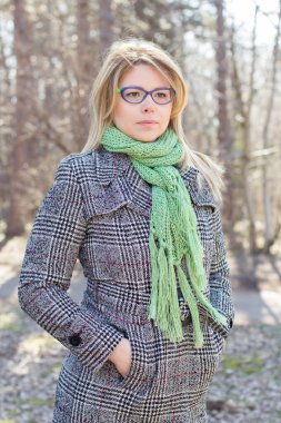 Mutlu genç Kafkas kadın portre açık