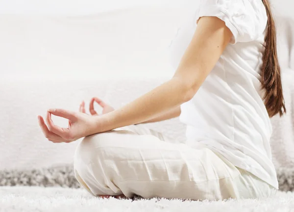 Rahatlatıcı sağlıklı yaşam meditasyon yoga kadın