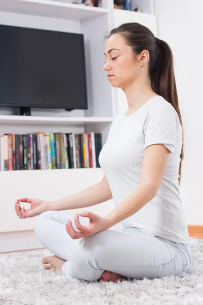 Yoga Mulher Meditando Relaxante Estilo de Vida Saudável — Fotografia de Stock