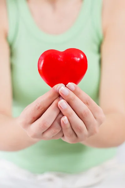 Corazón rojo forma salud amor apoyo —  Fotos de Stock