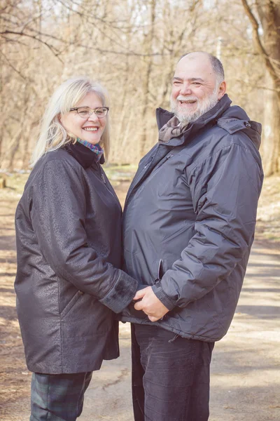 Glückliche ältere Senioren romantisches Paar — Stockfoto