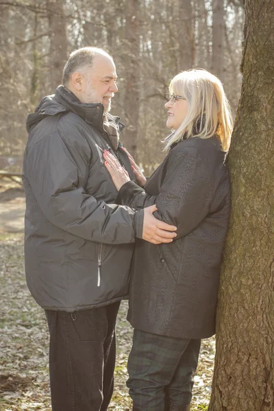 Gärna äldre äldre romantiska par — Stockfoto