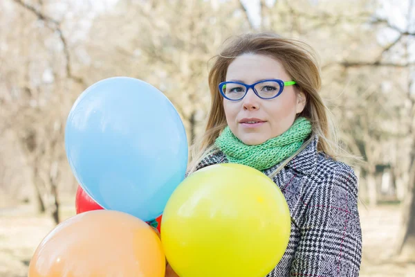 Stile di vita spensierato Felice Giovane Donna — Foto Stock