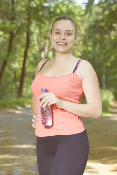 Fitness s úsměvem zdravá mladá žena — Stock fotografie