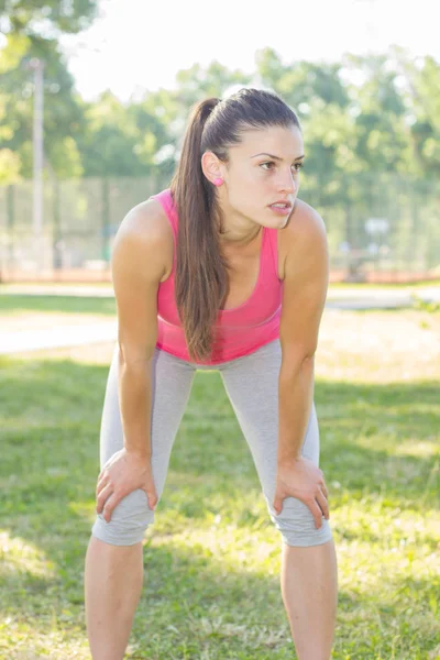 Sportovní kondici zdravá mladá žena venkovní — Stock fotografie