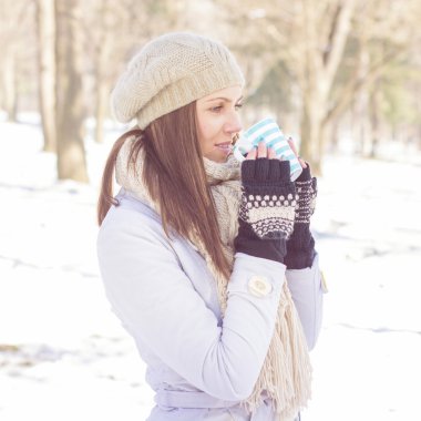  Sıcak çay içme zevk güzel kadın