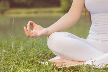 Rahatlatıcı sağlıklı yaşam meditasyon yoga kadın