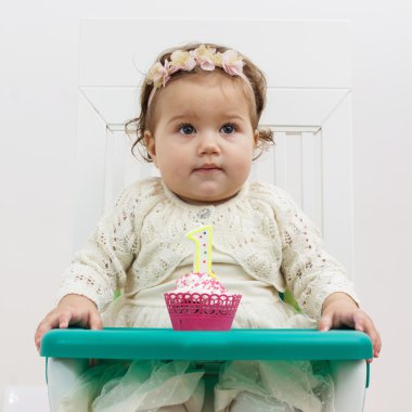 ilk doğum günü kutluyor 