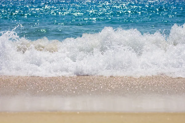 Zand strand en zomer zee — Stockfoto