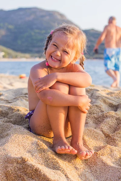 Menina na praia — Fotografia de Stock