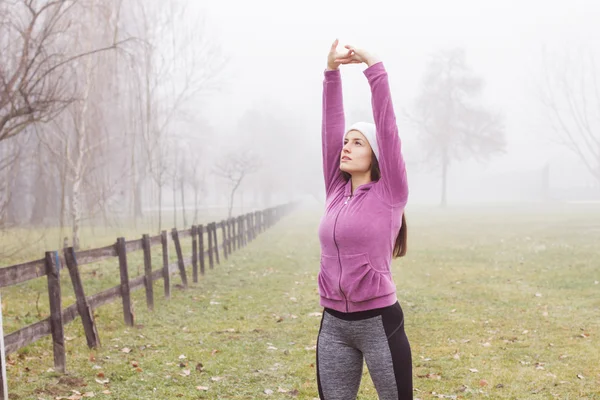 Fitness sportif kadın açık hava etkinliği — Stok fotoğraf