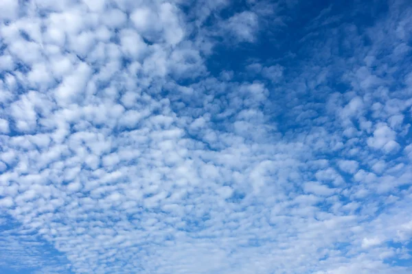 Blauer Himmel Hintergrund — Stockfoto