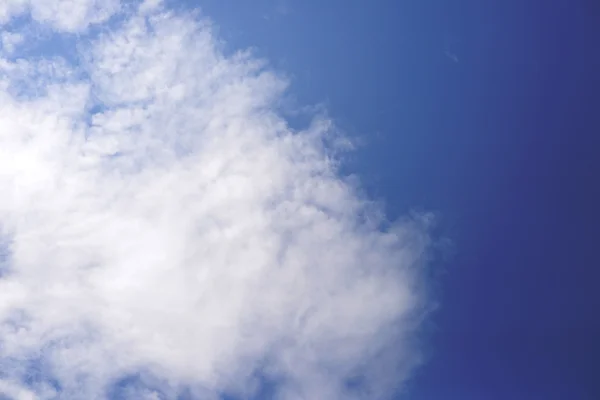 Mavi gökyüzü arkaplanı