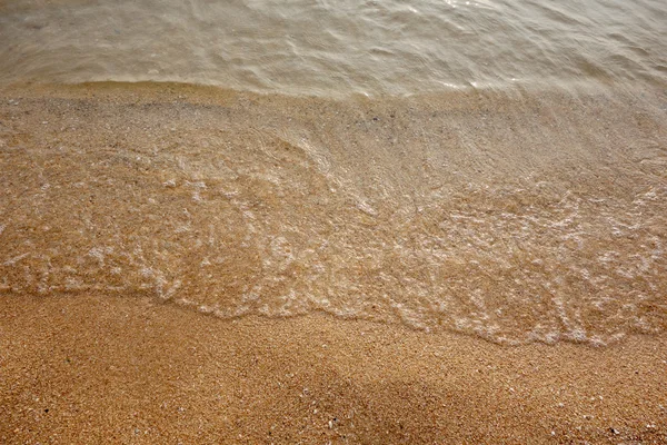 Areia e onda pequena — Fotografia de Stock