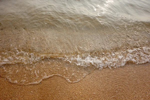 모래와 작은 파도 — 스톡 사진