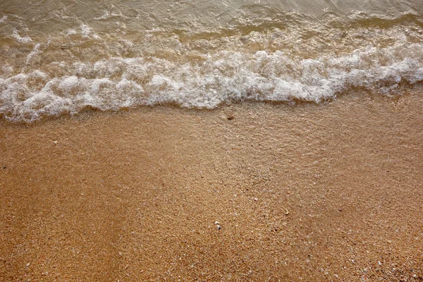 Areia e onda pequena — Fotografia de Stock