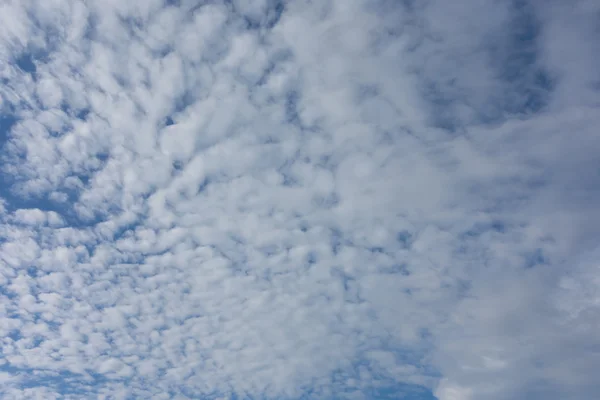 Blauer Himmel Hintergrund — Stockfoto